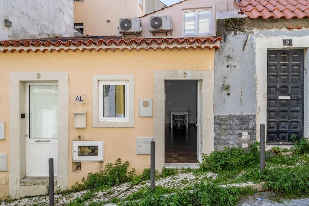 Cozy Ground Floor Studio With Ac And Loft Bedroom Lisboa Kültér fotó